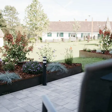 Gasthuis Blumenwiese - Mitten Im Thermenland 5*